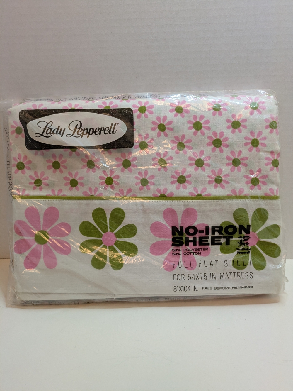 70s Vintage Lady Pepperell Pink & Green Daisy No-Iron Flat Sheet - Full Kittery